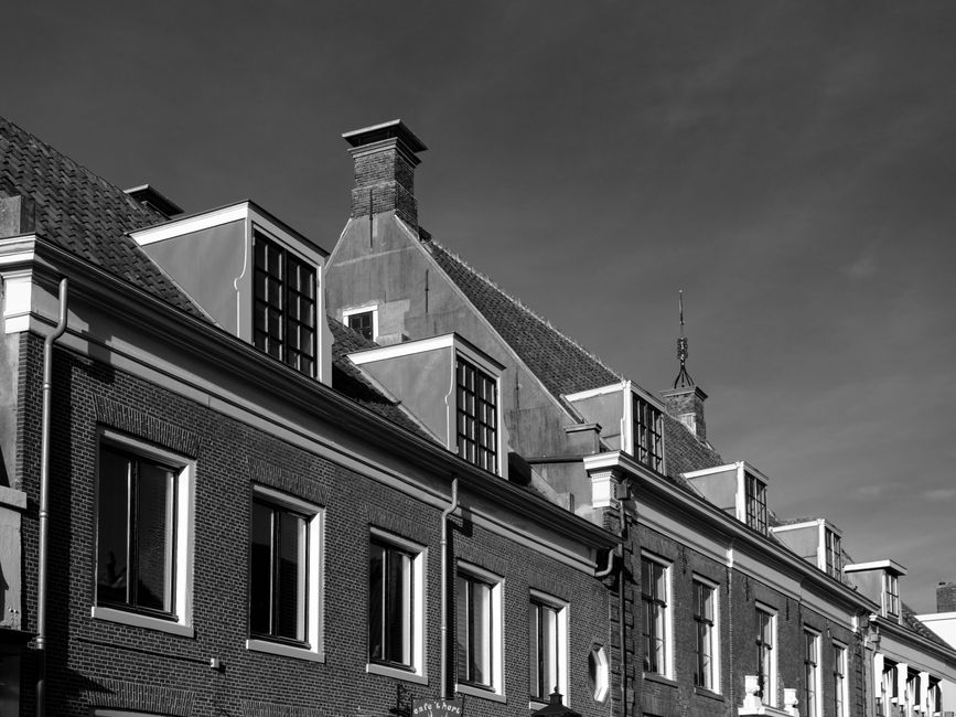 dakkapel reinigen kunststof, dakkapel onderhoud hout foto bij Kunststof, hout of zink: dakkapel reinigen per materiaalsoort