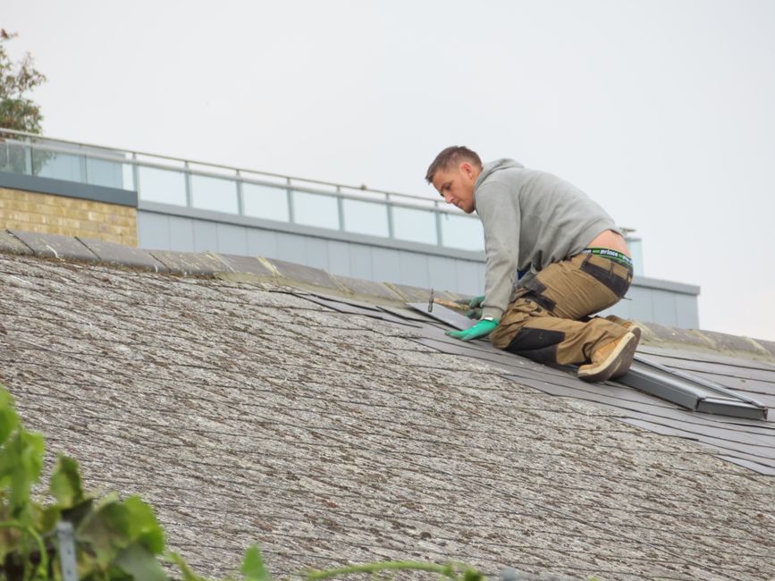 dakkapel zelf reinigen, dakkapel specialist inschakelen foto bij Dakkapel reinigen: zelf doen of een specialist inschakelen?